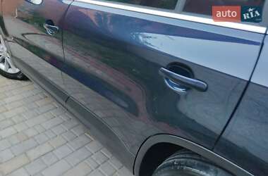 Позашляховик / Кросовер Volkswagen Tiguan 2010 в 