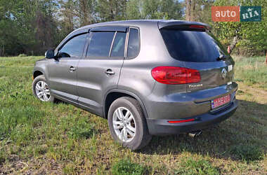 Позашляховик / Кросовер Volkswagen Tiguan 2012 в 
