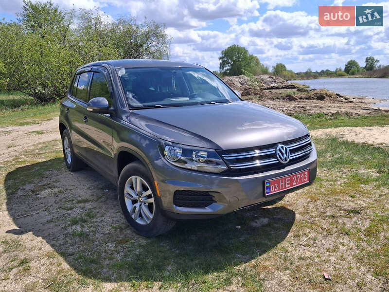 Позашляховик / Кросовер Volkswagen Tiguan 2012 в 