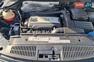 Позашляховик / Кросовер Volkswagen Tiguan 2012 в 