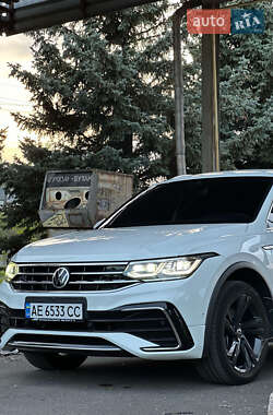 Внедорожник / Кроссовер Volkswagen Tiguan 2021 в 