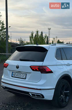 Внедорожник / Кроссовер Volkswagen Tiguan 2021 в 