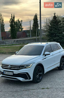 Внедорожник / Кроссовер Volkswagen Tiguan 2021 в 