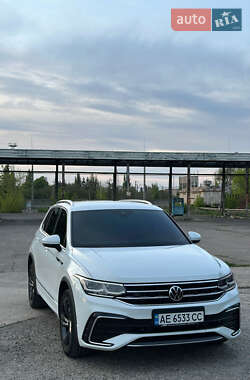 Внедорожник / Кроссовер Volkswagen Tiguan 2021 в 