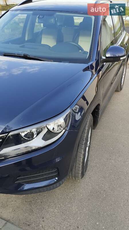 Внедорожник / Кроссовер Volkswagen Tiguan 2015 в Бурштыне
