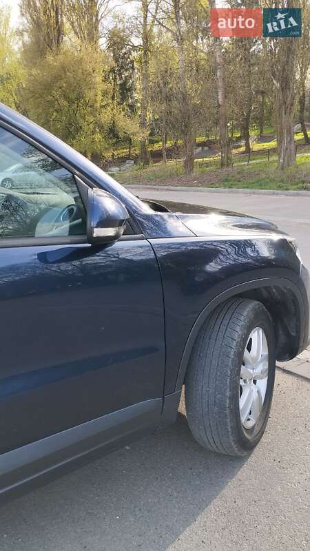 Внедорожник / Кроссовер Volkswagen Tiguan 2015 в Бурштыне