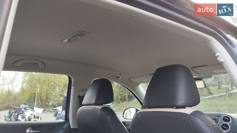 Внедорожник / Кроссовер Volkswagen Tiguan 2015 в Бурштыне