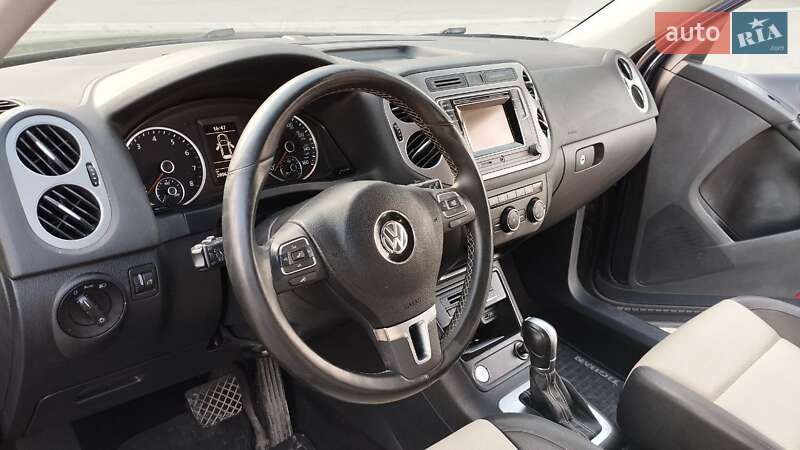 Внедорожник / Кроссовер Volkswagen Tiguan 2015 в Бурштыне