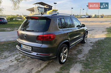 Внедорожник / Кроссовер Volkswagen Tiguan 2015 в 