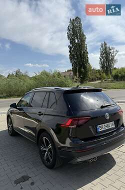 Внедорожник / Кроссовер Volkswagen Tiguan 2019 в 
