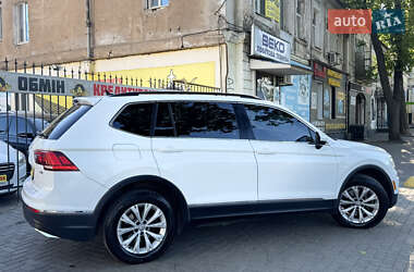 Позашляховик / Кросовер Volkswagen Tiguan 2018 в 