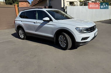 Позашляховик / Кросовер Volkswagen Tiguan 2018 в 