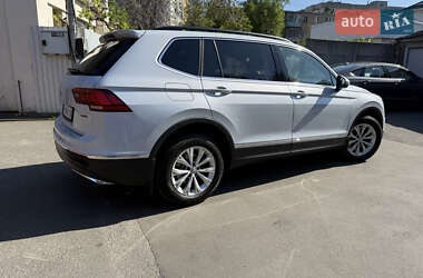 Позашляховик / Кросовер Volkswagen Tiguan 2018 в 