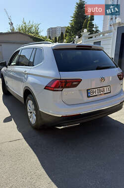 Позашляховик / Кросовер Volkswagen Tiguan 2018 в 