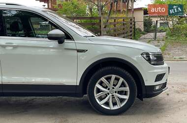 Позашляховик / Кросовер Volkswagen Tiguan 2017 в 