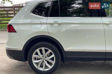 Позашляховик / Кросовер Volkswagen Tiguan 2017 в 