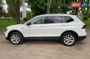 Позашляховик / Кросовер Volkswagen Tiguan 2017 в 