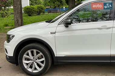 Позашляховик / Кросовер Volkswagen Tiguan 2017 в 