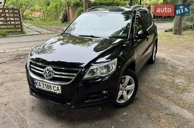 Позашляховик / Кросовер Volkswagen Tiguan 2009 в Києві