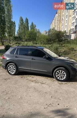 Внедорожник / Кроссовер Volkswagen Tiguan 2021 в 