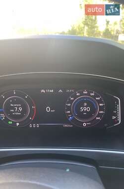 Внедорожник / Кроссовер Volkswagen Tiguan 2021 в 