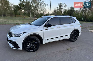 Позашляховик / Кросовер Volkswagen Tiguan 2023 в 