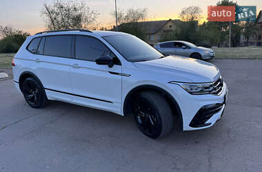 Позашляховик / Кросовер Volkswagen Tiguan 2023 в 