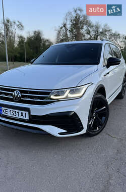 Позашляховик / Кросовер Volkswagen Tiguan 2023 в 