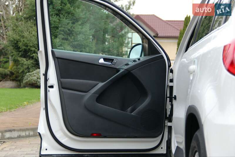 Позашляховик / Кросовер Volkswagen Tiguan 2010 в Сарнах