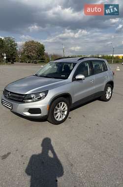 Внедорожник / Кроссовер Volkswagen Tiguan 2017 в 
