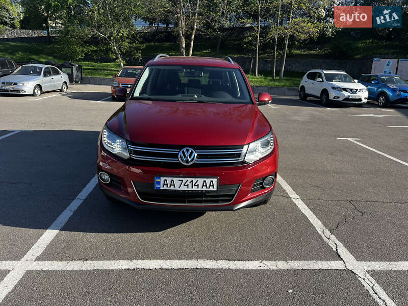 Позашляховик / Кросовер Volkswagen Tiguan 2016 в 