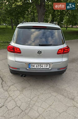 Внедорожник / Кроссовер Volkswagen Tiguan 2016 в 