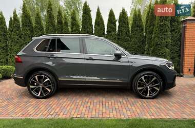 Внедорожник / Кроссовер Volkswagen Tiguan 2021 в 