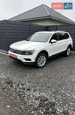 Внедорожник / Кроссовер Volkswagen Tiguan 2017 в Буске