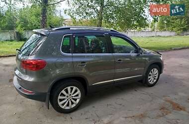 Позашляховик / Кросовер Volkswagen Tiguan 2015 в 