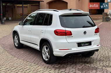 Позашляховик / Кросовер Volkswagen Tiguan 2015 в 