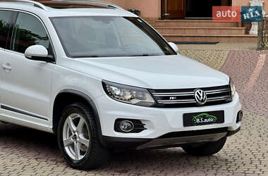 Позашляховик / Кросовер Volkswagen Tiguan 2015 в 