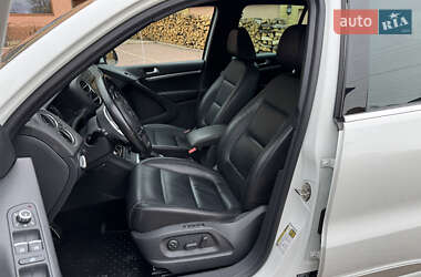 Позашляховик / Кросовер Volkswagen Tiguan 2015 в 