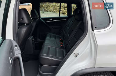 Позашляховик / Кросовер Volkswagen Tiguan 2015 в 