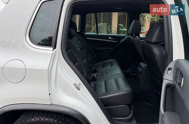 Позашляховик / Кросовер Volkswagen Tiguan 2015 в 
