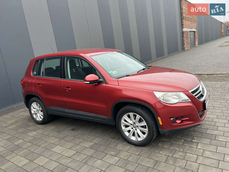 Внедорожник / Кроссовер Volkswagen Tiguan 2010 в Хмельницком