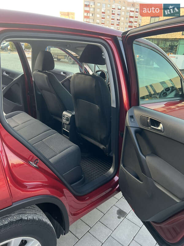 Внедорожник / Кроссовер Volkswagen Tiguan 2010 в Хмельницком