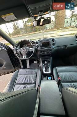 Внедорожник / Кроссовер Volkswagen Tiguan 2016 в 