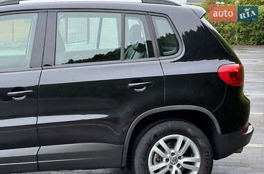 Внедорожник / Кроссовер Volkswagen Tiguan 2017 в 