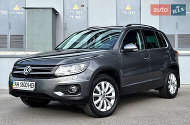 Внедорожник / Кроссовер Volkswagen Tiguan 2011 в 