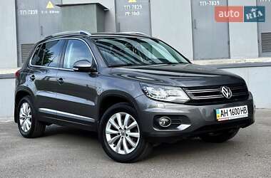 Внедорожник / Кроссовер Volkswagen Tiguan 2011 в 