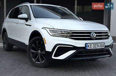 Внедорожник / Кроссовер Volkswagen Tiguan 2021 в 