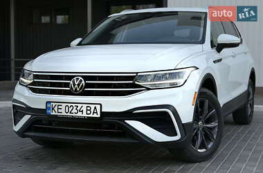 Внедорожник / Кроссовер Volkswagen Tiguan 2021 в 