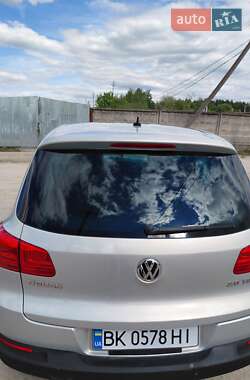 Внедорожник / Кроссовер Volkswagen Tiguan 2011 в 
