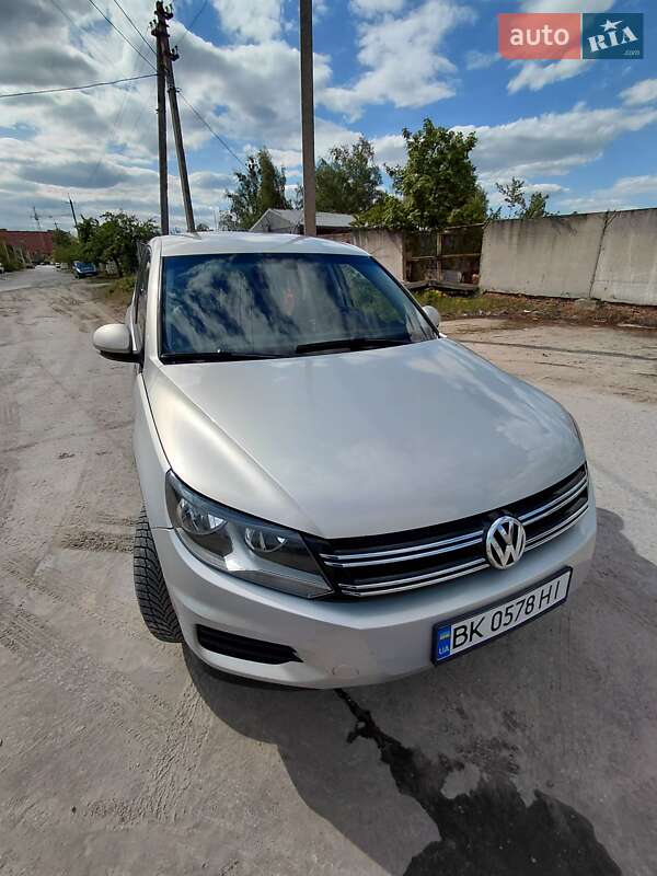 Внедорожник / Кроссовер Volkswagen Tiguan 2011 в 